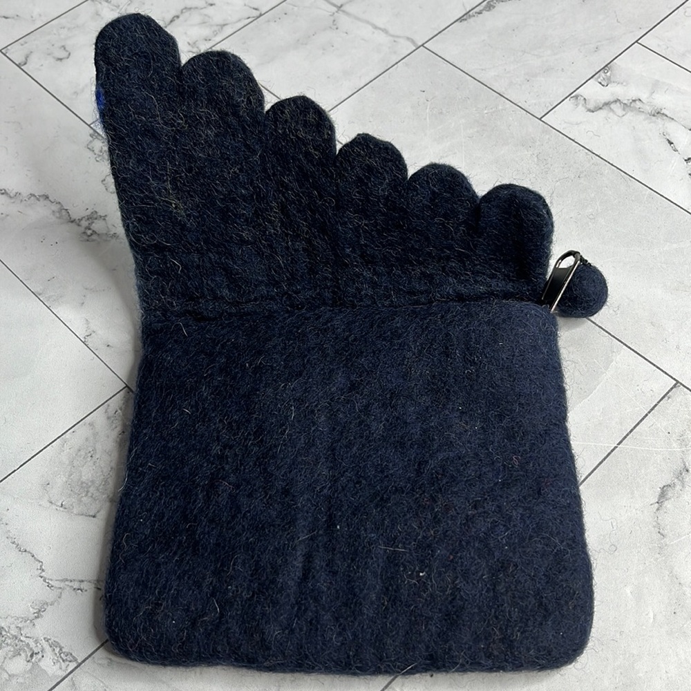 NWT Handmade Felt Wool Coin Purse Zip Closure With Flap Round Felt Zip Navy - Picture 6 of 6